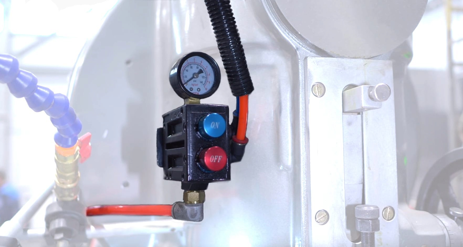 Пневматическая зажимная тяга для ISO50